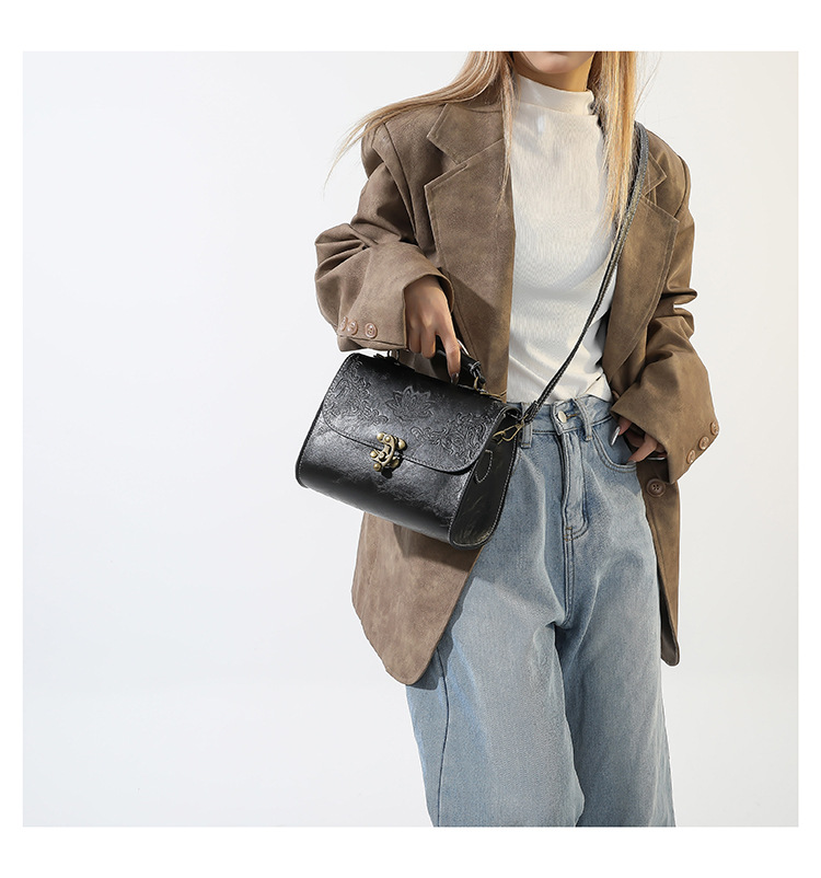 Daily, Street, Shopping Occasion Women's Pu Leather Solid Color Vintage Style Classic Style Square Lock Clasp Handbag Crossbody Bag