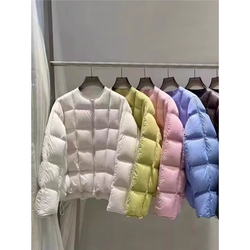 Spring 2025 Women's New Tofu Block Round Neck Short Puff Short down Jacket Checkered Small Bread Jacket