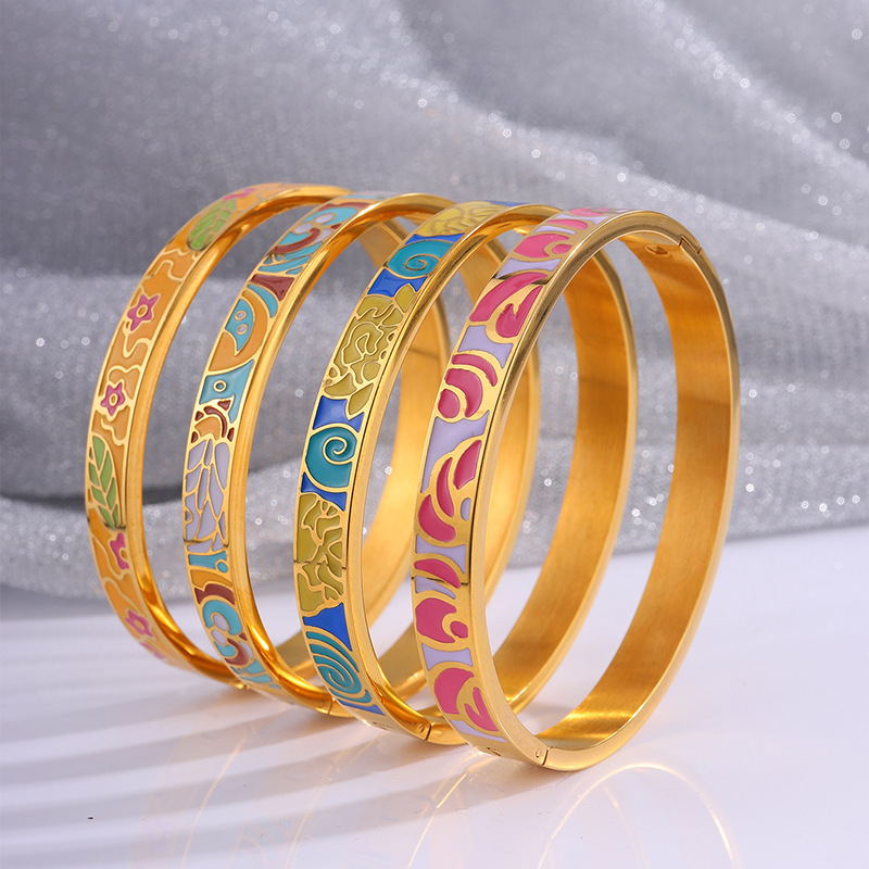 Brazalete de acero de titanio de patrón abierto esmalte de goteo de aceite ligero pulsera de lujo para mujeres europeas y estadounidenses transfronterizas nicho pulsera de alta calidad