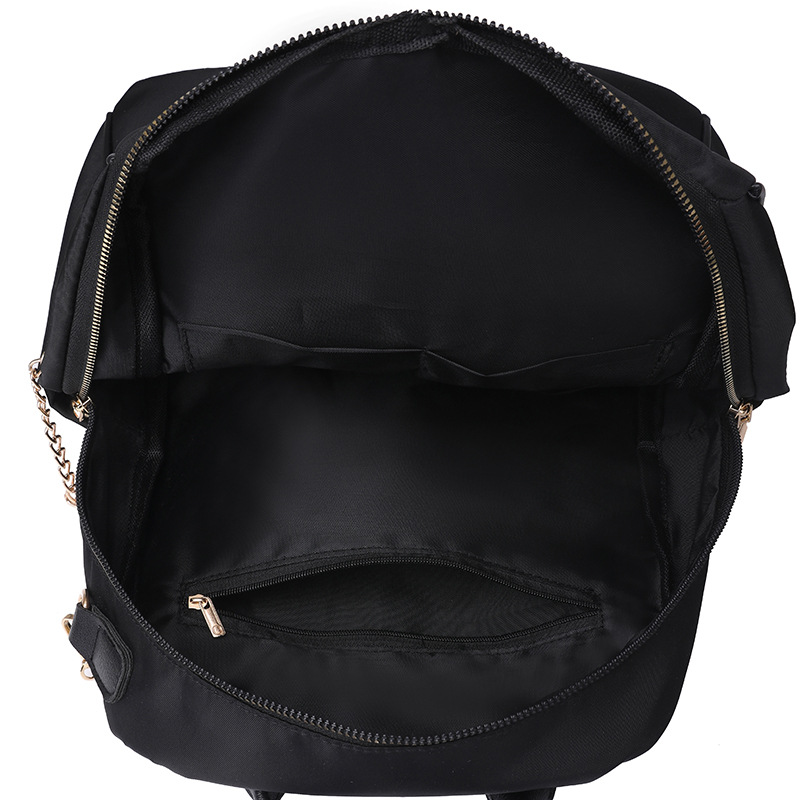 2024 otoño nueva cadena de moda para mujer mochila de nailon simple y versátil mochila de viaje ligera al aire libre marea