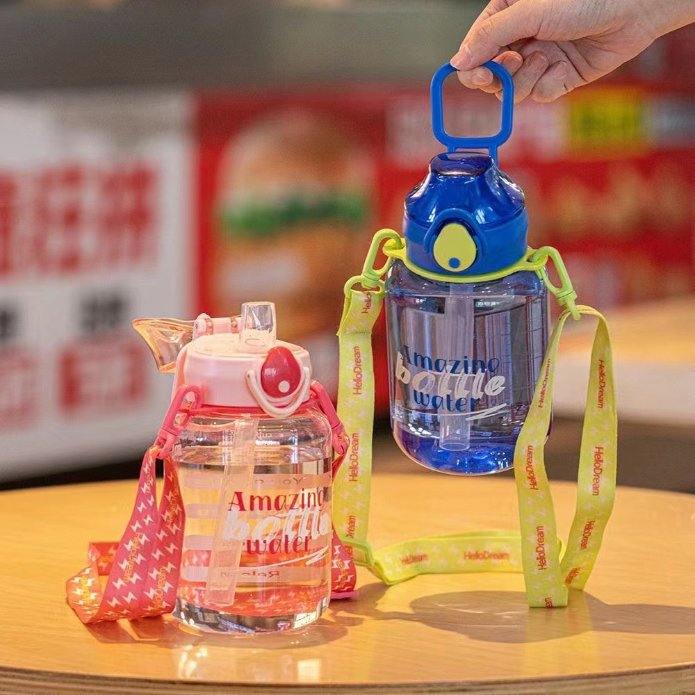 Tianyi-0935 espacio de agua Correa de la taza de agua 700ml taza de plástico caliente portátil paja boca suave taza de agua de plástico