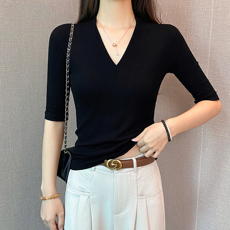 Ludao Story Ribbed Black Deep V-Neck Mid-Sleeve T-Shirt for Women, Slim Fit Half-Sleeve Base Shirt for Spring and Autumn, Versatile Top