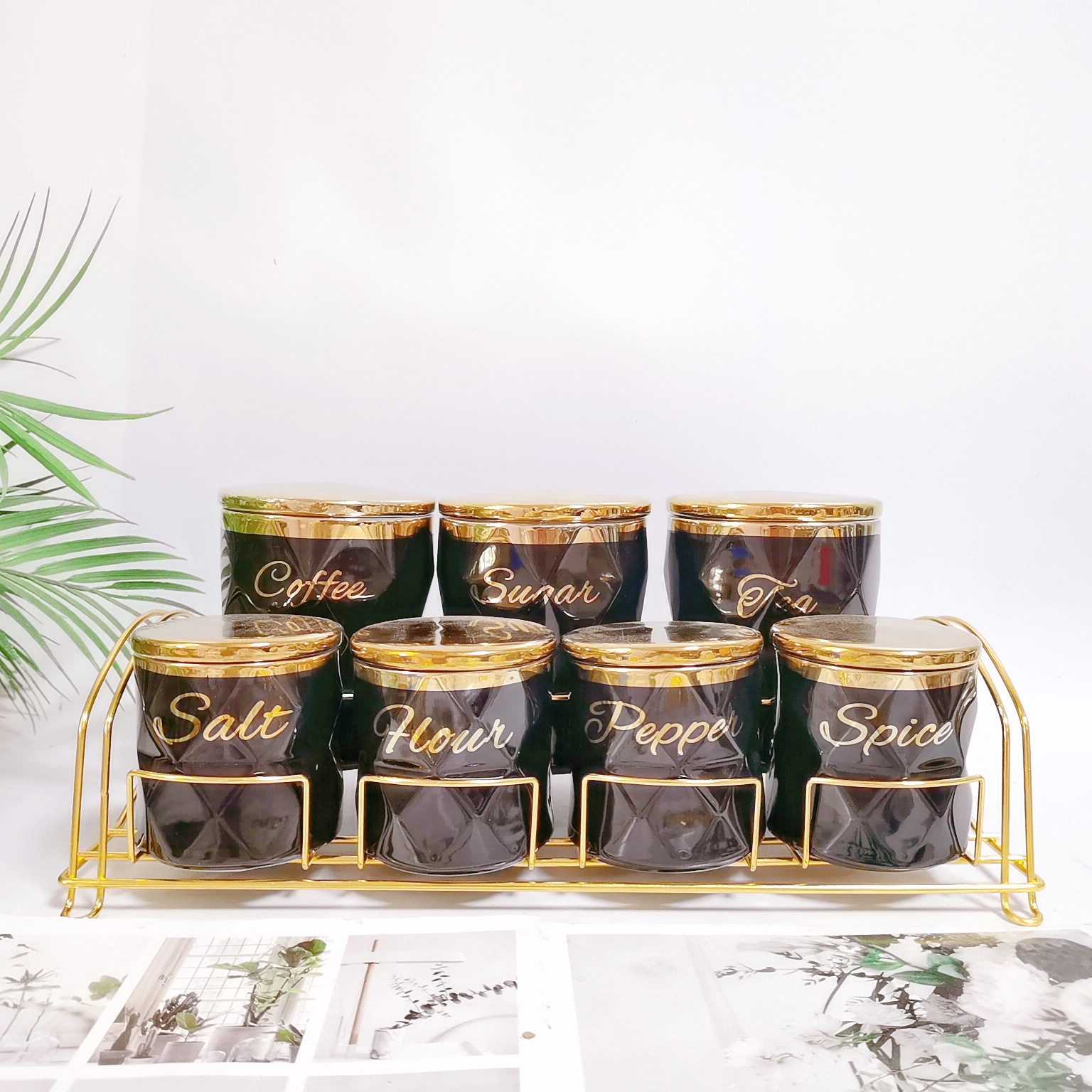 Fábrica directa exportación transfronteriza condimento de cerámica en forma de tanque de té con accesorios de hierro forjado conjunto de tanque de almacenamiento