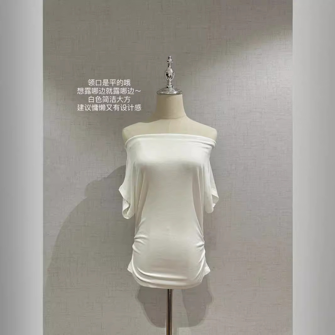 Top estilo americano con hombros descubiertos y diseño moderno, ropa de mujer, verano 24, estilo informal, corto, asimétrico, camiseta de manga corta
