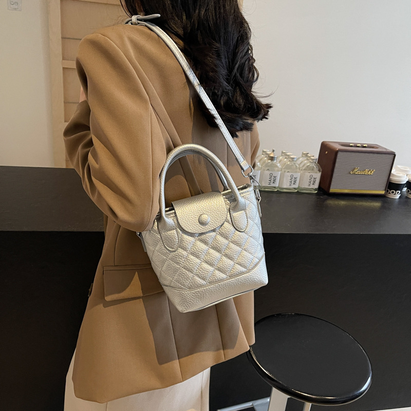 Alta sensación pequeña fragancia bolsa de cubo de mano para mujeres 2024 nuevo estilo de moda universal bolso de hombro bolsa de moda casual