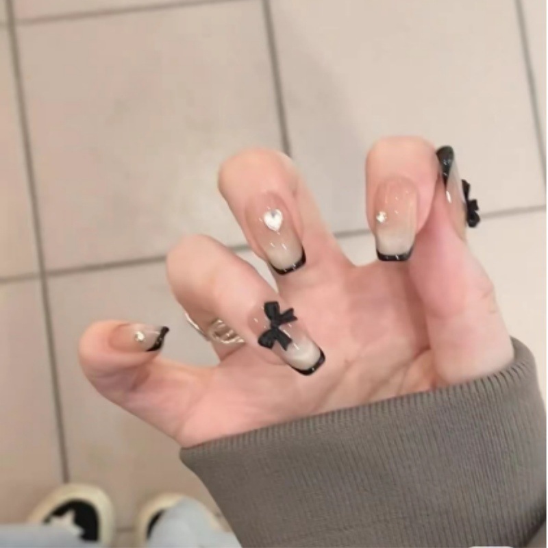 Uña hecha a mano pura arco de ojo de gato terapia de luz de uñas de alto nivel color sólido negro es un estilo de lujo ligero chino