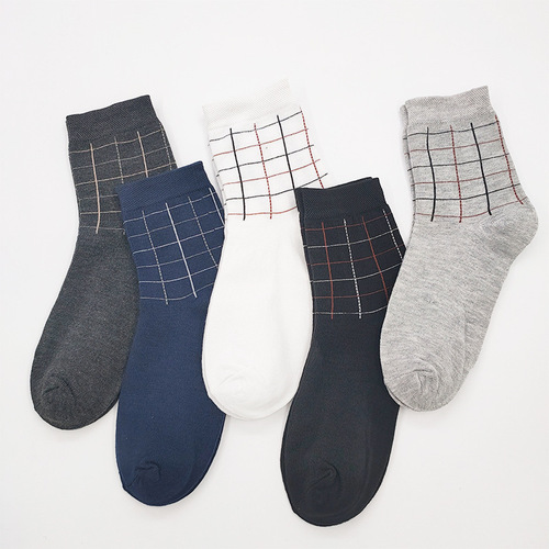 Wholesale 3 pairs of box-pack men's business casual polyester cotton mid-calf socks, four-season simple solid color men's cotton socks for students
