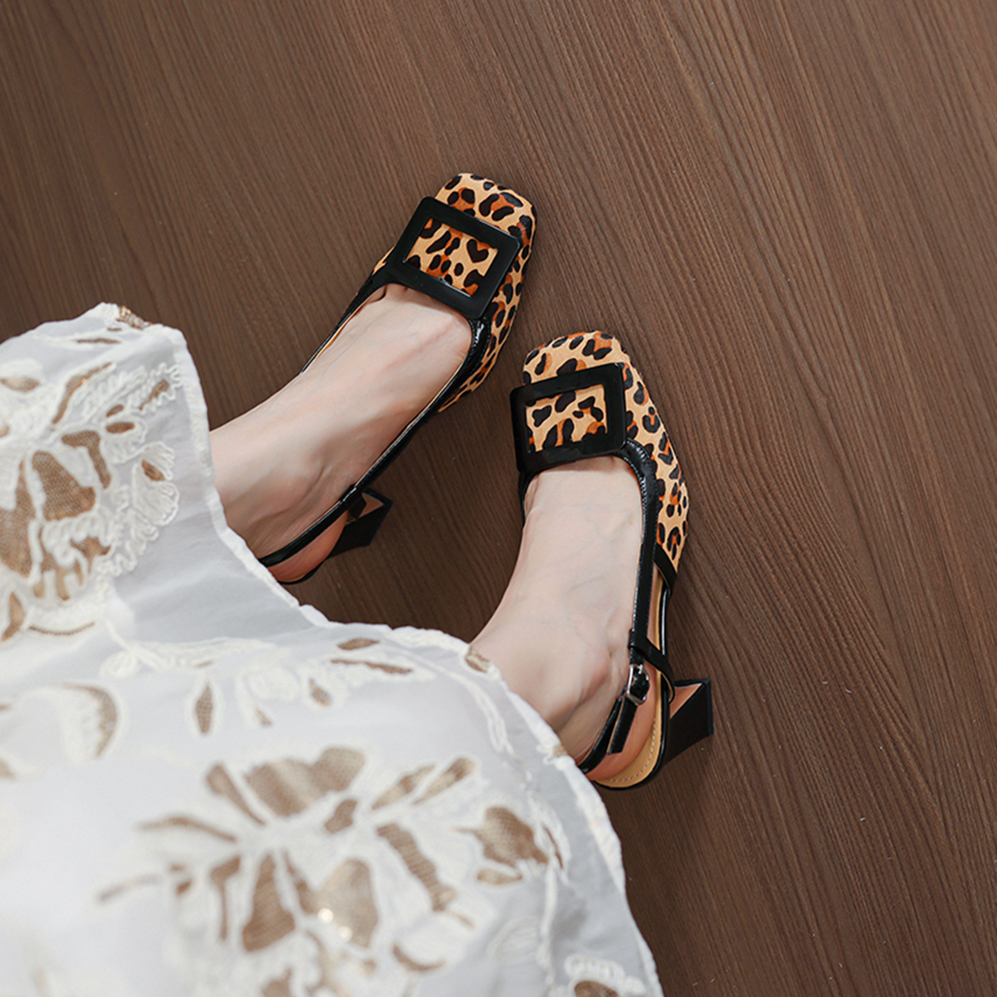 Sandal cao gót nữ hở mũi họa tiết da báo chấm bi, gót 9 cm — vằn báo