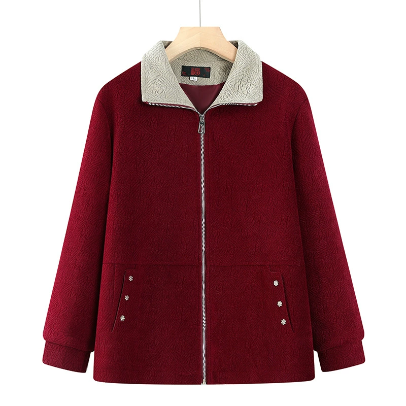 Женщины среднего и пожилого возраста бабушки одеваются весной и осенью