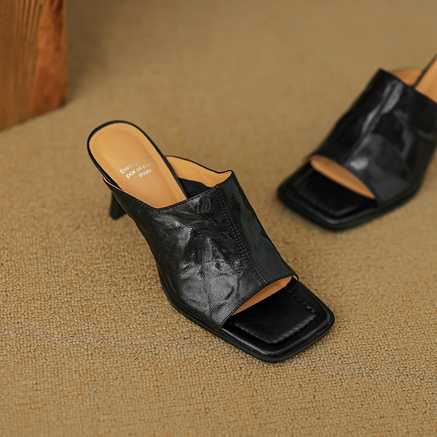 Sandal cao gót nữ hở mũi quai ngang da dê gót 7 cm kiểu Hàn Quốc — đen