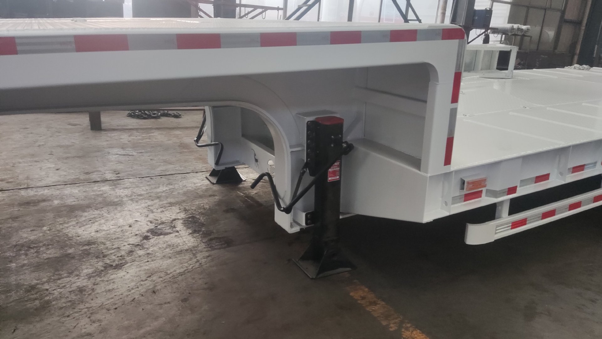 Excavator trailer for large equipment transportation, three-axle ladder-type hook trailer, heavy-duty engineering machinery transport