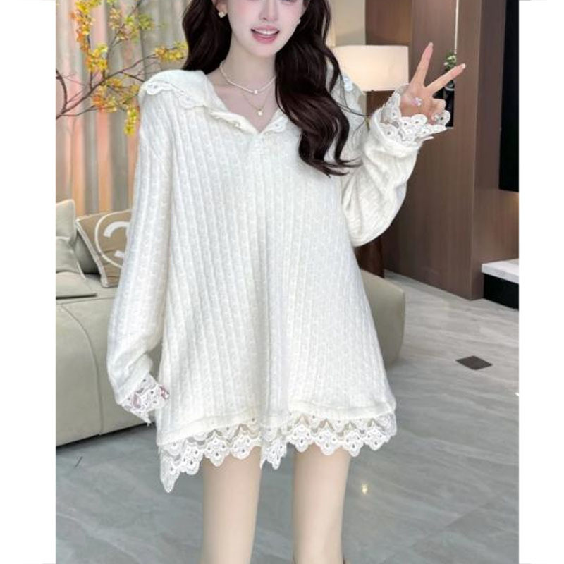 Lace white winter shirt with hood