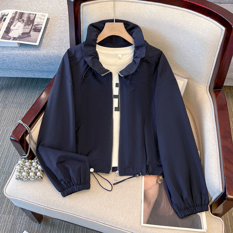 Navy blue floral-patterned stand-up collar baseball jacket for women, 2026 early autumn new collection, unique, beautiful, lightweight, and short style Navy blue floral-patterned stand-up collar baseball jacket for women, 2026 early autumn new collection, unique, beautiful, lightweight, and short style