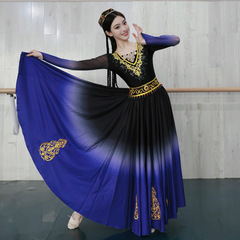 新疆のダンスの公演服の大きいスカートの維族のダンスの服の女性の芸は半身のスカートの民族のダンスの演技の服を練習します。