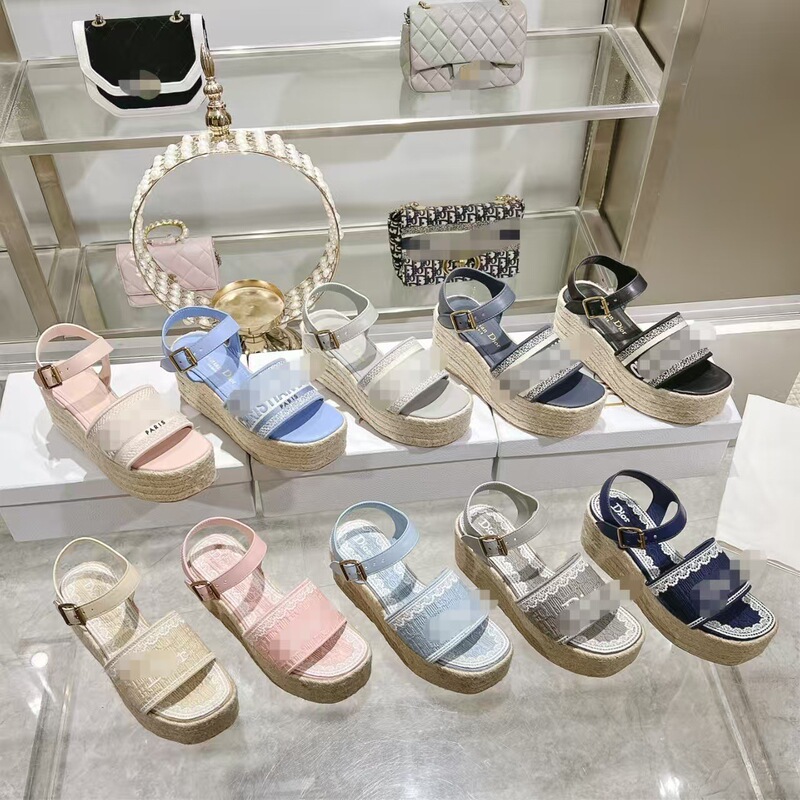 Dior's New Straw Thick-Soled Letter-Embroidered Rope-Soled Wedge Sandals 2026 New Round-Toe Casual Sandals Dior's New Straw Thick-Soled Letter-Embroidered Rope-Soled Wedge Sandals 2026 New Round-Toe Casual Sandals