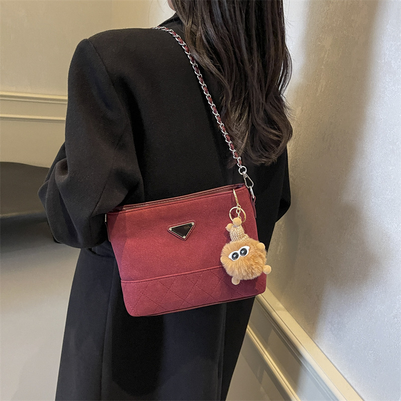 Bolso retro esmerilado simple bolso de mujer otoño / invierno 2024 nueva cadena bolso pequeño de moda estilo extranjero bolso de transporte