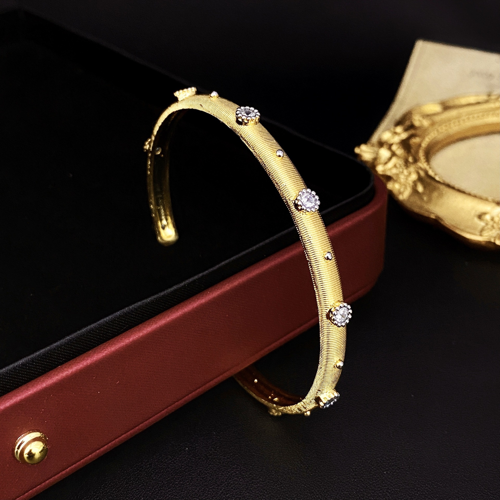 Bracciale in stile palazzo retrò, elegante e alla moda, con diamanti ad alto tenore di carbonio, placcato elettroliticamente in due colori, per donna, realizzato a mano in Italia_voghion.com