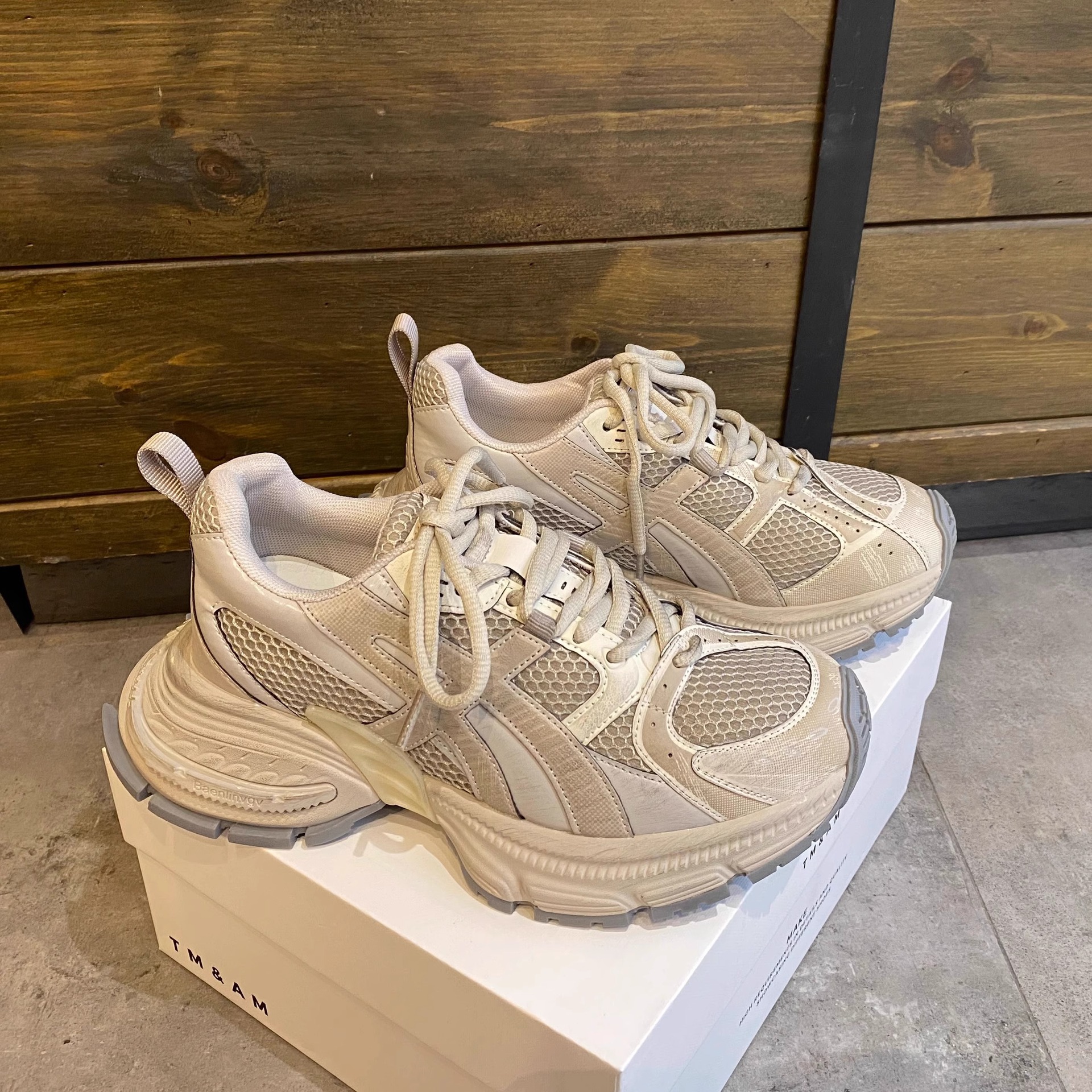 Fashionable breathable sports casual footwear platform for leisure
