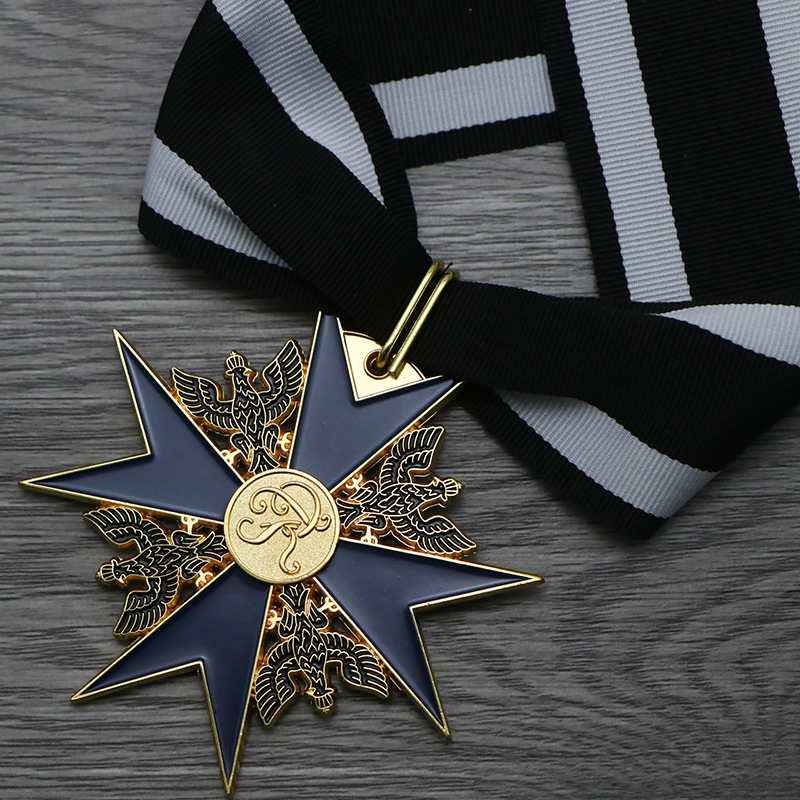 Big Black Hawk Medal Blue Knight Medal Necklace Pendant Commemorative Medal Film and Television Props Big Black Hawk Medal Blue Knight Medal Necklace Pendant Commemorative Medal Film and Television Props