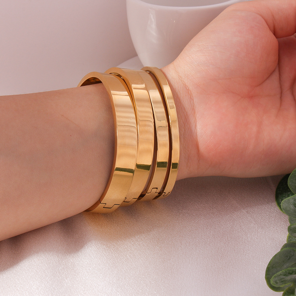 Venta caliente acero inoxidable galvanoplastia de oro real tablero de luz de retención de color de 18K 6MM pulsera de mujer exquisita joyería de todo fósforo al por mayor