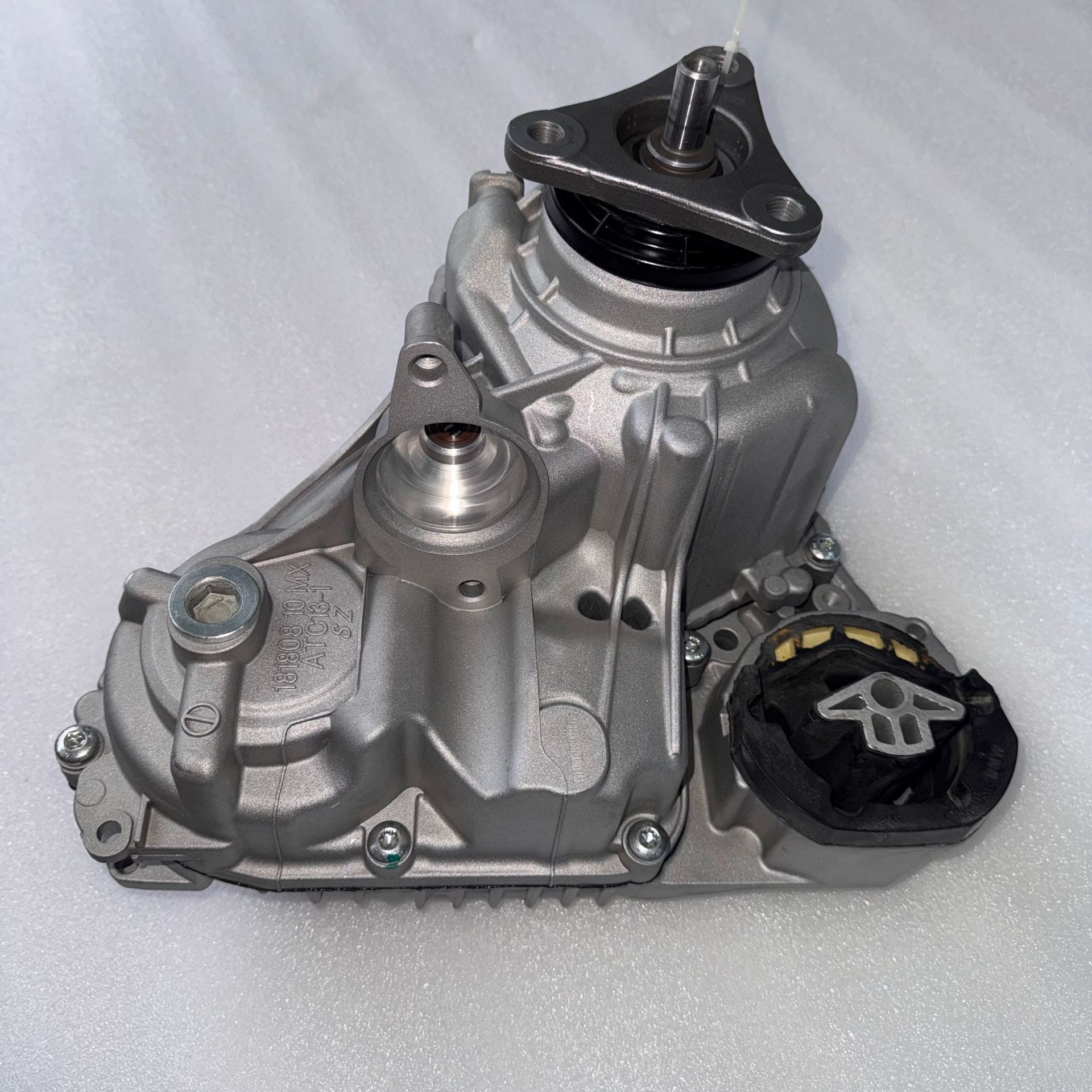 ATC13 /X3/X5/X7 G series transfer case dust cover, positioning sleeve rubber, shell 27108686654