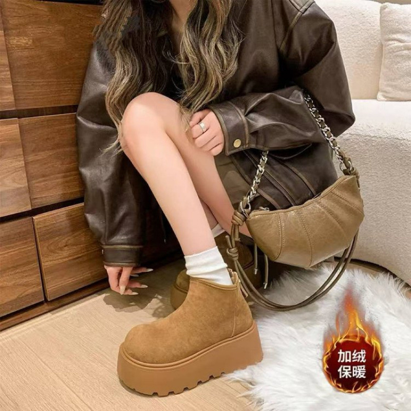 Botas de nieve de fondo grueso para mujeres 2026 invierno nueva estación europea pequeño aumento de altura 7cm botas de muffin retro de lana