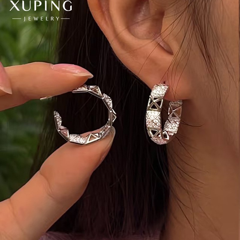 Xuping ligero lujo nicho C-shaped electrodeposición pendientes de aleación temperamental moda pendientes femeninos de Europa y América simple pendientes