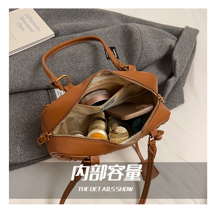 Retro bag for women, large capacity, new 2024 autumn and winter versatile, niche design, single-shoulder underarm bag, commuting pillow bag undefined