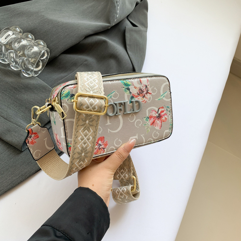 Comercio exterior transfronterizo nueva impresión de letras correas anchas moda todo-fósforo estilo caliente cámara bolso bandolera pequeño bolso cuadrado femenino