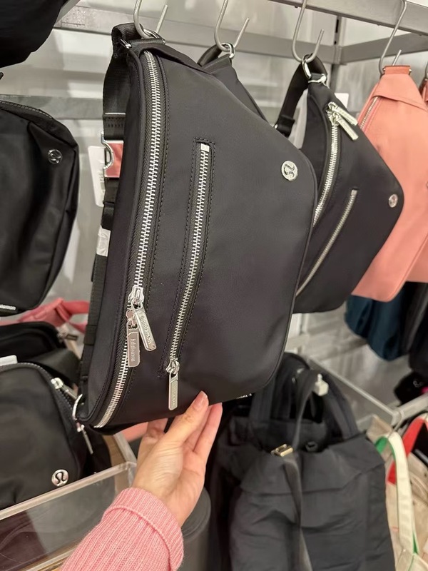 lululemon City Essentials Bag 3L男女运动胸包腰包单肩斜挎包|undefined