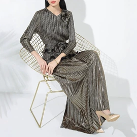 大码连衣裙;大码休闲套装;连衣裙