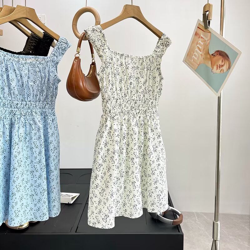 Milky white floral 77842