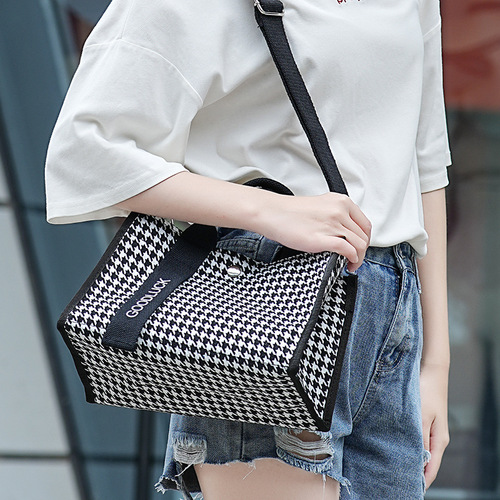 千鸟格防水覆膜女士斜挎包 大容量飘带韩版女包 可爱手提包