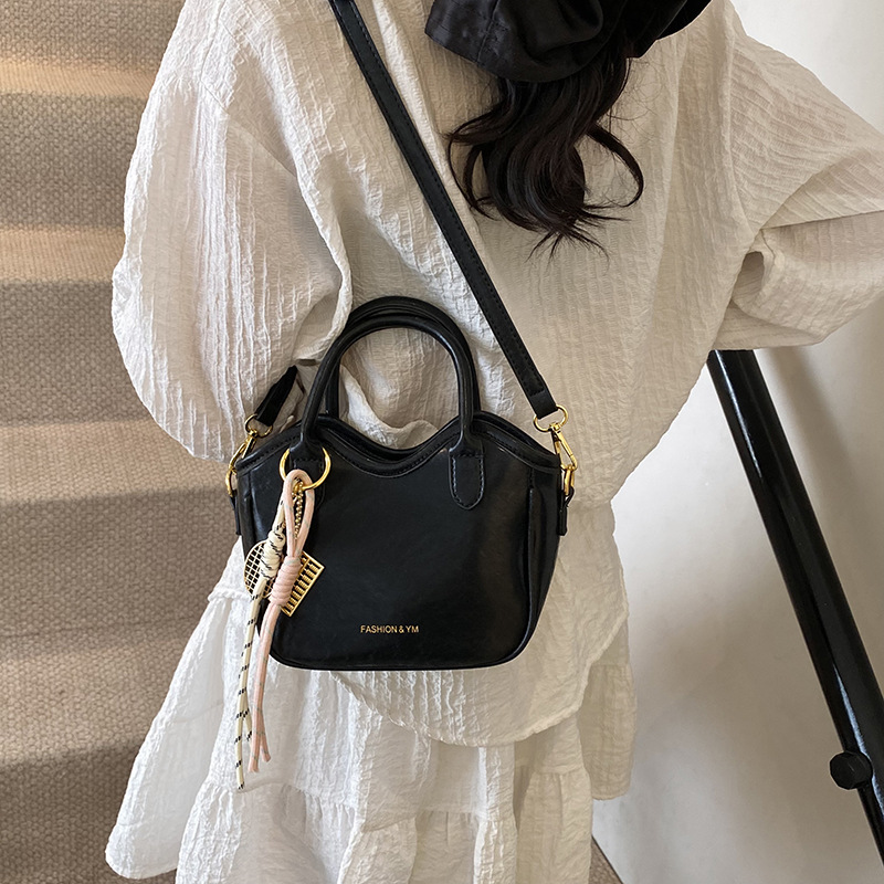 2025 nuevo bolso de mensajero casual de todo fósforo de moda, bolso de cubo portátil exquisito de alta gama, bolso de hombro de estilo occidental brillante