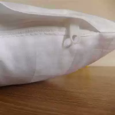 Подушка, белый чехол с молнией, защитный наволочник