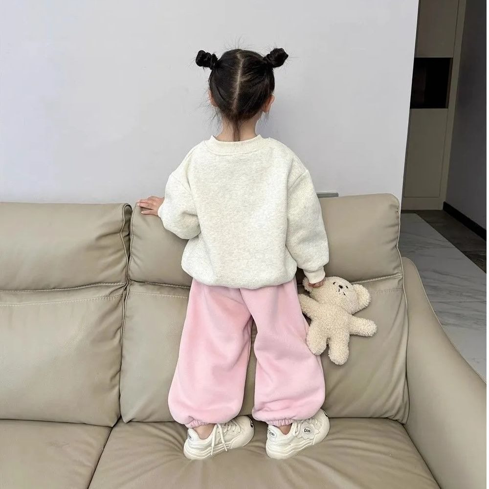 Suéter de invierno para niñas 2024 manga larga nuevo estilo más terciopelo grueso ropa de dibujos animados niñas niños tops de invierno dos piezas