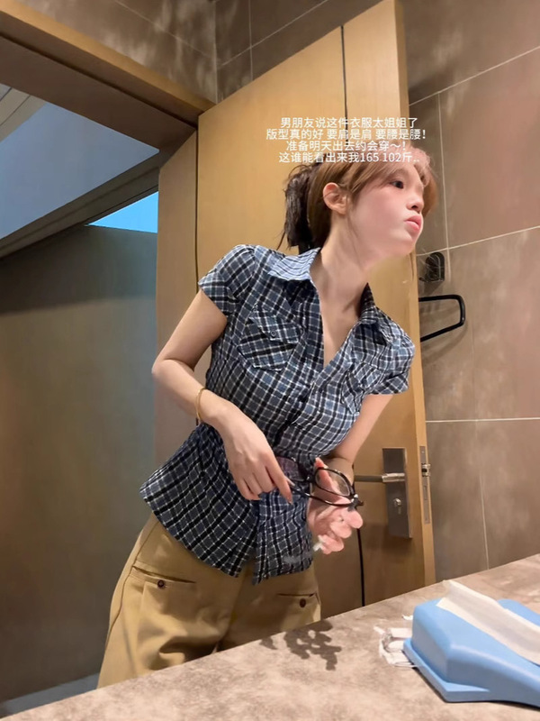 デザインブルーチェック柄半袖シャツ女性の夏のレトロなプリーツウエストスリムシャツニッチピンチウエストトップ|undefined