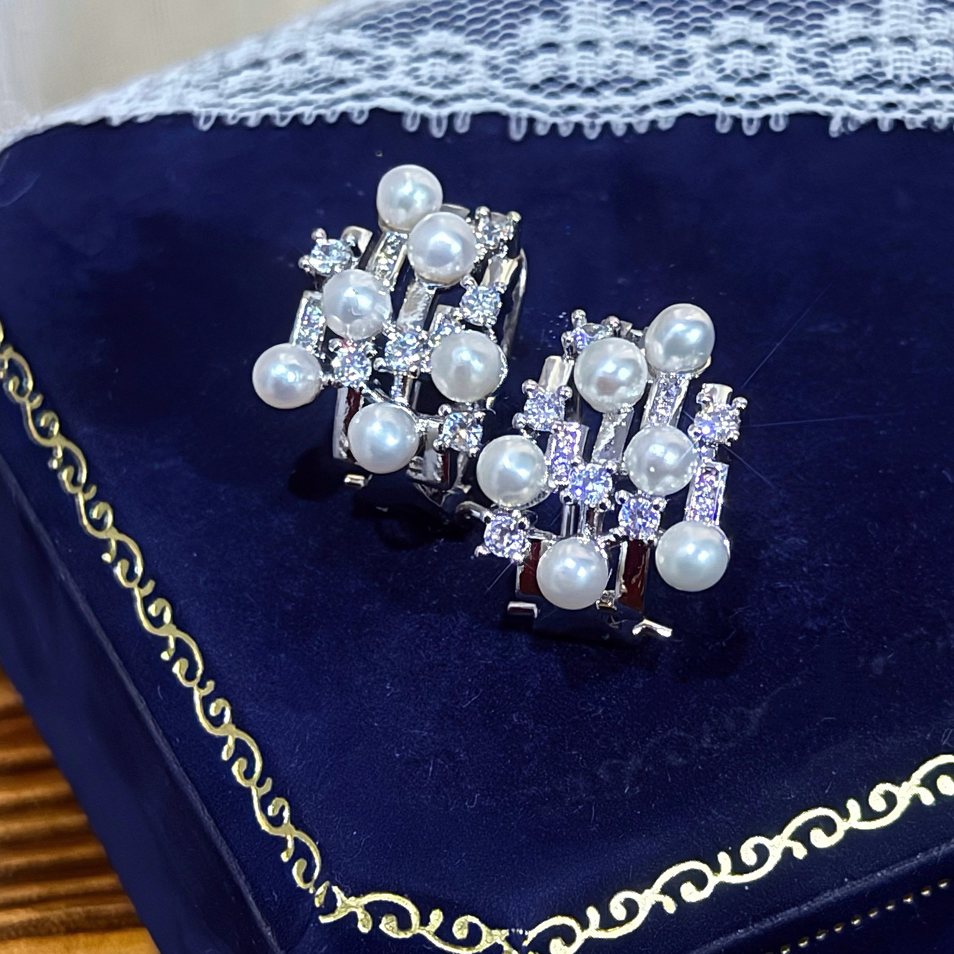 ��ʽ���Ǹ�����Ȼ��ˮ������������ʯ��������ͨ�ڶ��Ķ���