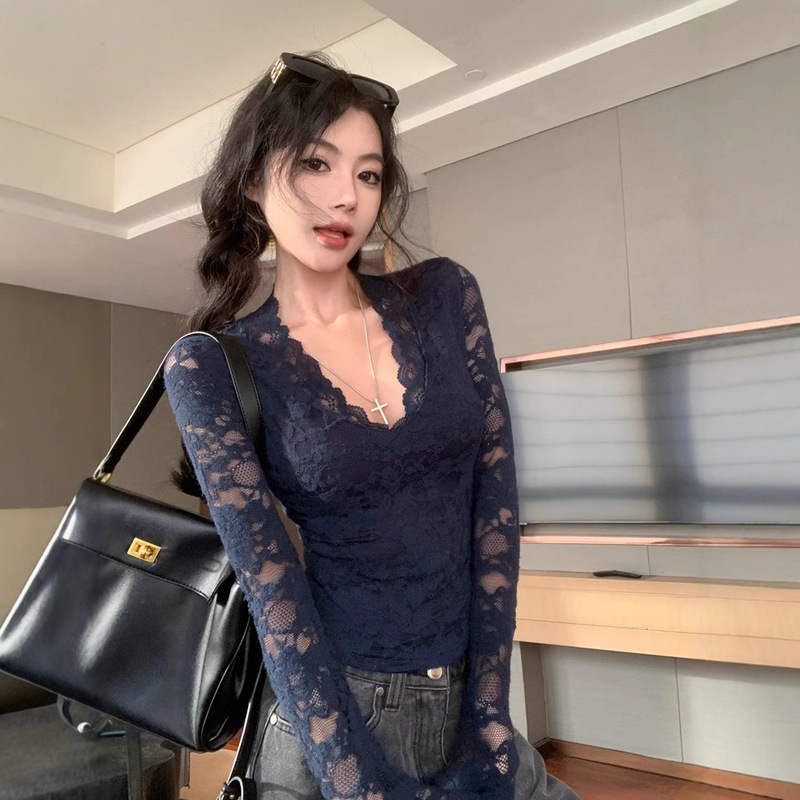 Pure Style V-Neck Long-Sleeved fleece-lined Lace Shirt Women's Autumn and Winter Slim-Fit Inner Base Shirt Short Brushed Thickened Top