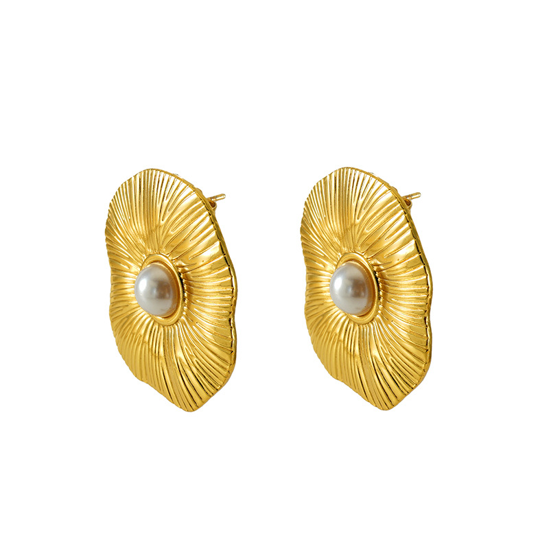 Pendientes de acero de titanio de estilo retro Pendientes de forma de pétalo chapado en oro de 18k Pendientes de perlas con incrustaciones de acero inoxidable de alta calidad para mujer