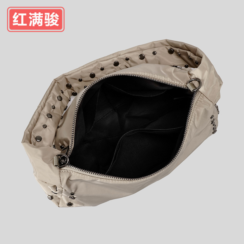个性铆钉设计单肩腋下包辣妹风机车包女百搭时尚单肩斜挎包女工厂|undefined