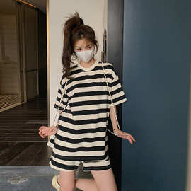 黑白条纹两件套套装女2023夏季新款韩版修身显瘦五分袖圆领套装女