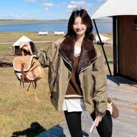 卡其绿撞色两面穿仿皮毛一体羊羔毛外套女冬2025新款韩系夹克棉服
