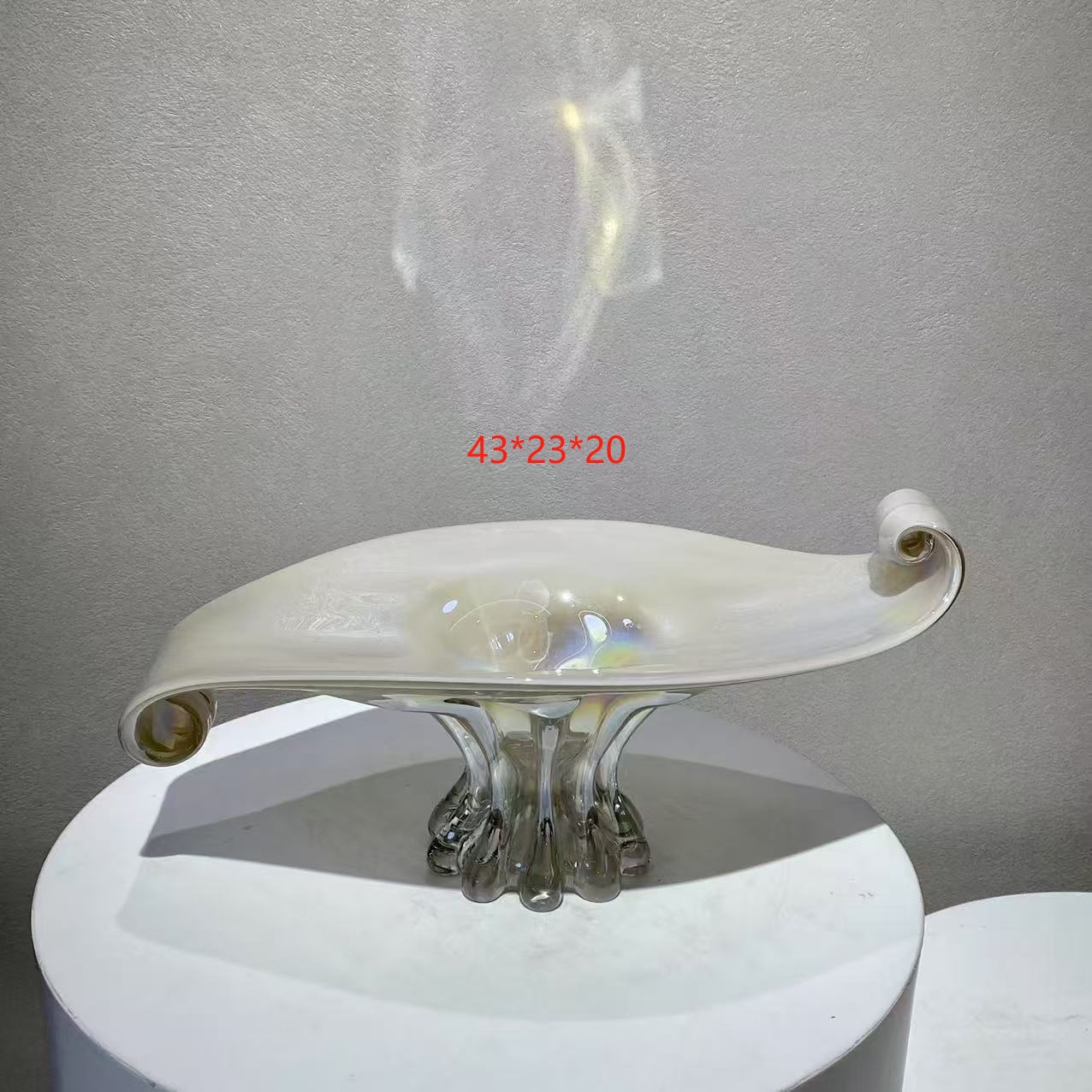 쌀 도자기 색상의 키가 큰 과일 접시