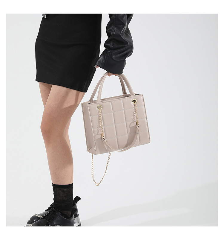 Femmes Moyen Faux Cuir Couleur Unie Style Classique Fermeture Éclair Sac À Main display picture 33