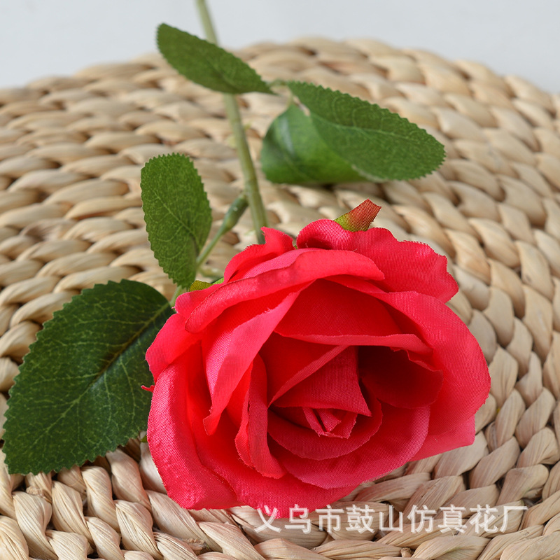 Sola franela Rosa flor artificial Día de San Valentín accesorios de boda flor decorativa pared cascada flor artificial Flor de seda artificial