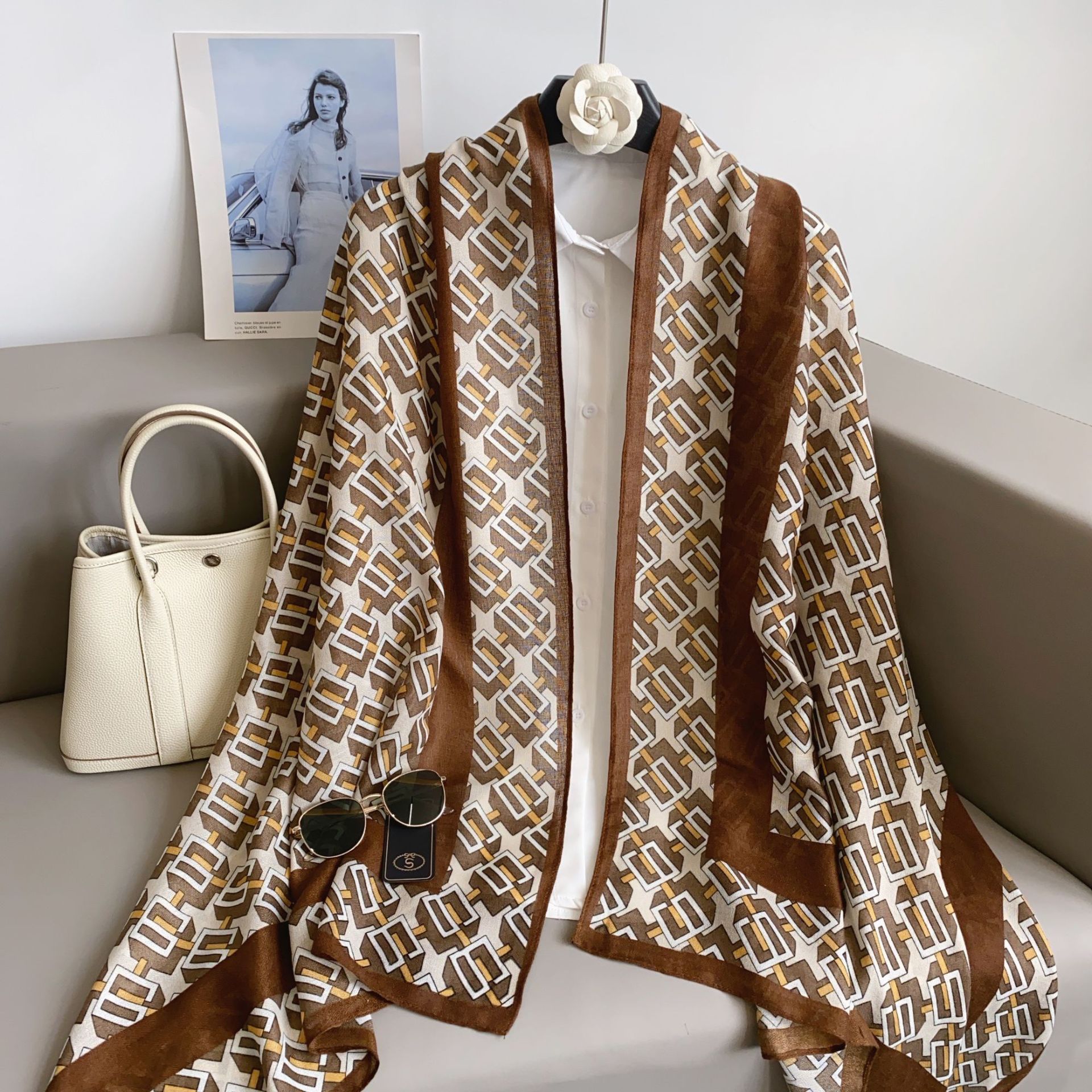 Otoño y invierno nuevo bufandas de algodón y lino coreano retro de alto nivel largo con una bufandas de seda de hombro de moda versátil cuello delgado