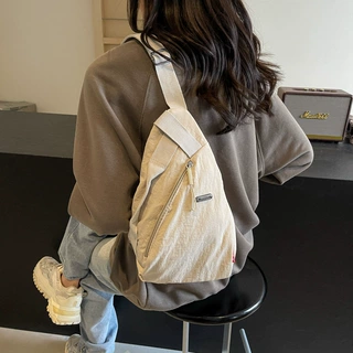 胸包女胸包男女斜挎包包女生休闲百搭新款运动风腰包跨境新款胸包