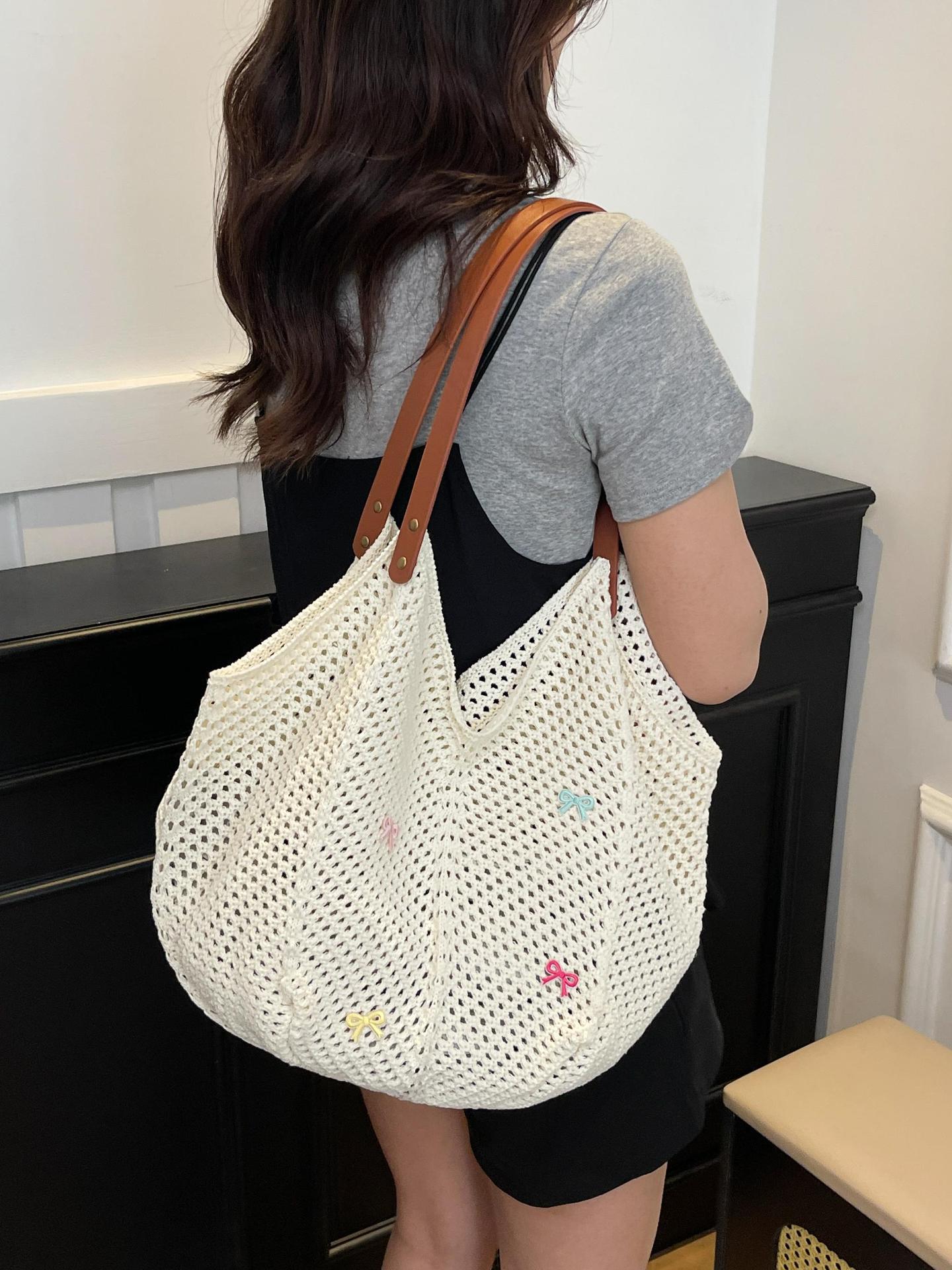 Viaje junto al mar estilo vacaciones bolso de playa tejido hueco mujer 2025 verano nuevo bolso tejido de paja bolso de alta capacidad