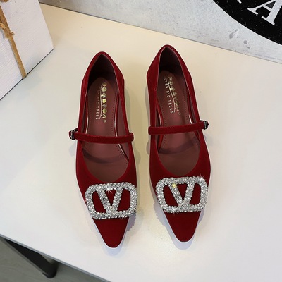 3686-K202 European and American style one-piece buckle with low heel fashion shoes, rhinestone V-buckle decoration, poin